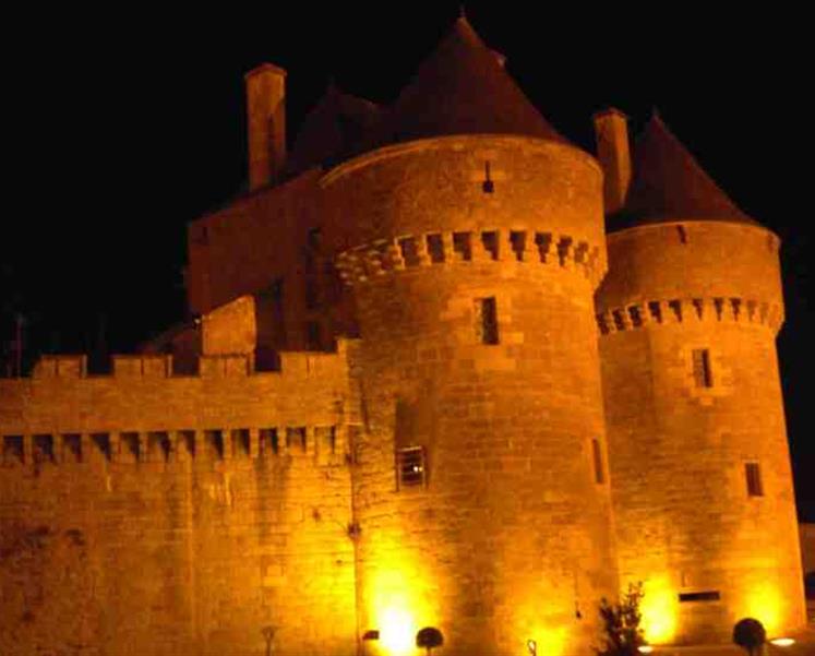 Remparts guerande proche camping des iles  - RESIDENCE LES ILES PENESTIN