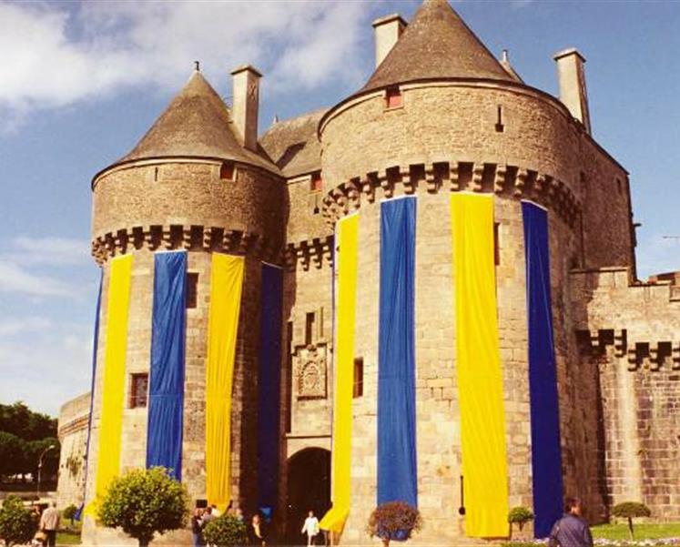 Remparts guerande medieval camping bretagne - RESIDENCE LES ILES PENESTIN