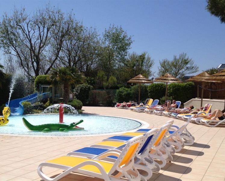 Les jeux d'eau pataugeoire camping bord de mer bretagne  - RESIDENCE LES ILES PENESTIN