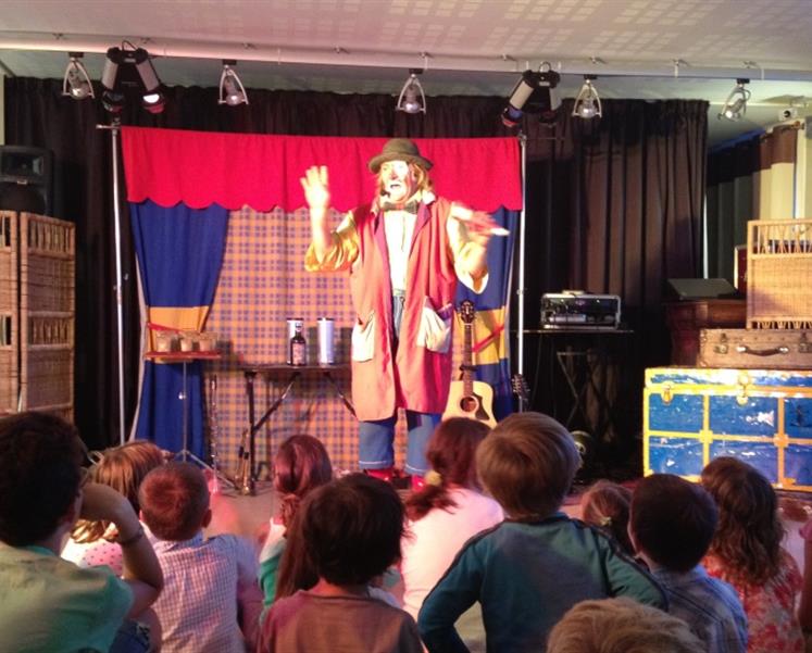 clown volovent au camping des iles - RESIDENCE LES ILES PENESTIN