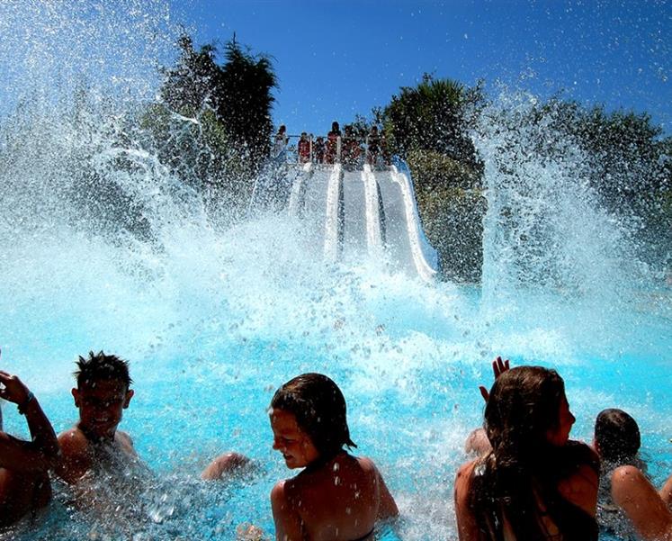 descente du toboggan camping piscine morbihan - RESIDENCE LES ILES PENESTIN