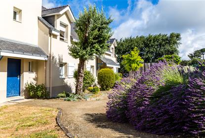 Jardin côté rue - RESIDENCE LES ILES PENESTIN