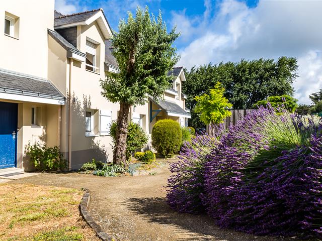 Jardin côté rue - RESIDENCE LES ILES PENESTIN
